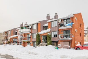 580 Odette-Oligny Rue in Laval, QC - Building Photo