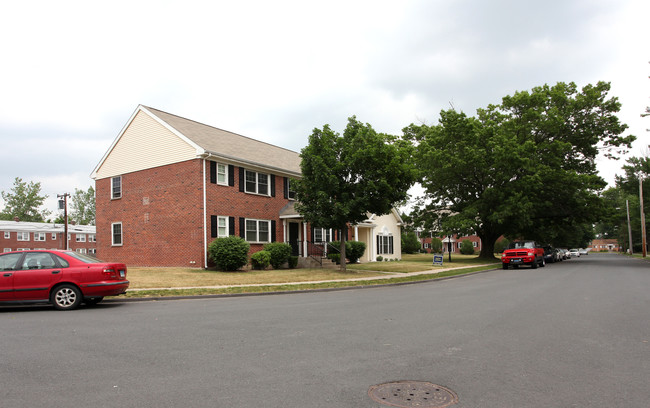 Easton Place Apartments in East Hartford, CT - Building Photo - Building Photo