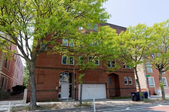 2456 Massachusetts Ave in Cambridge, MA - Building Photo - Building Photo