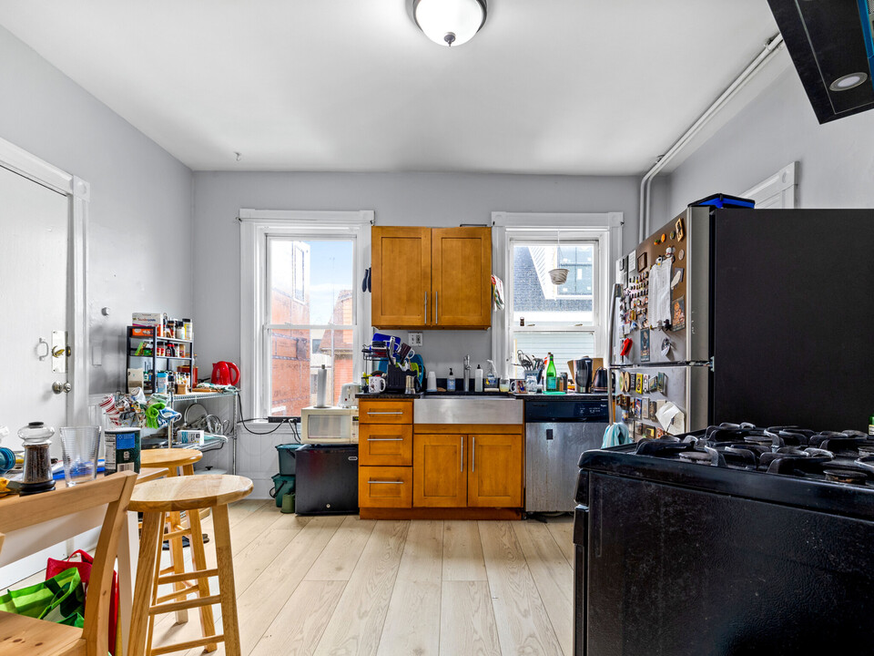 3 Kinnaird St, Unit 3 in Cambridge, MA - Building Photo