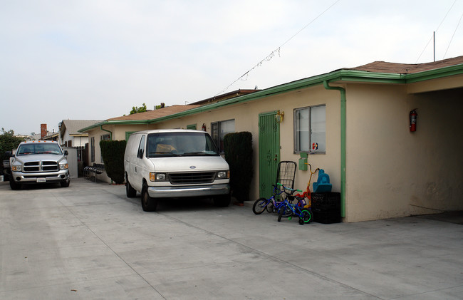 323 Stepney St in Inglewood, CA - Building Photo - Building Photo