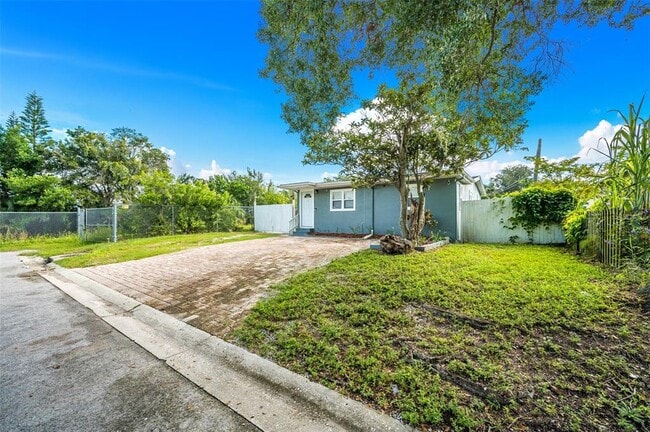 1601 Palm Way in Largo, FL - Building Photo - Building Photo