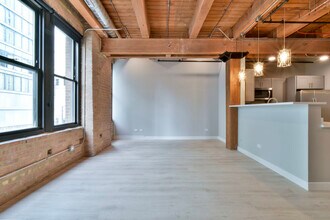 11 E Illinois St in Chicago, IL - Building Photo - Building Photo