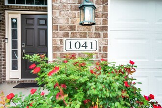 1041 Autumn Crest Ln in Louisville, KY - Building Photo - Building Photo