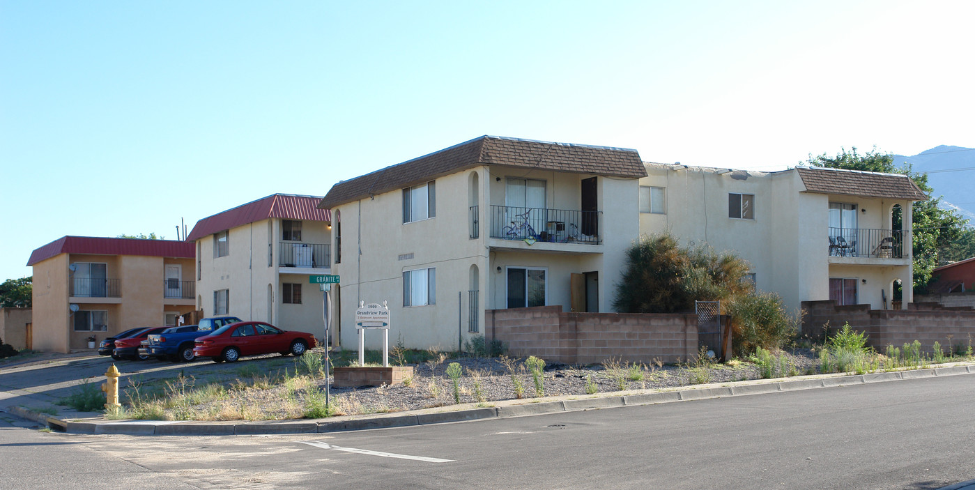 1000-1008 Chelwood Park Blvd NE in Albuquerque, NM - Foto de edificio