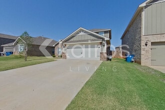 825 NW 4th St in Newcastle, OK - Building Photo - Building Photo