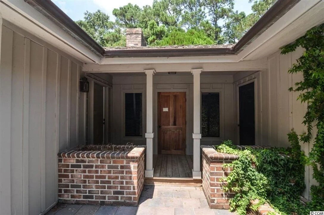 14 Caretaker Ln in Pawleys Island, SC - Building Photo