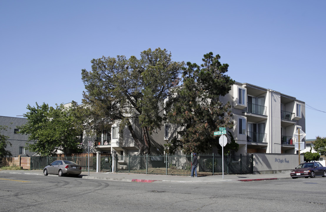 2933 Martin Luther King Jr Way in Oakland, CA - Building Photo