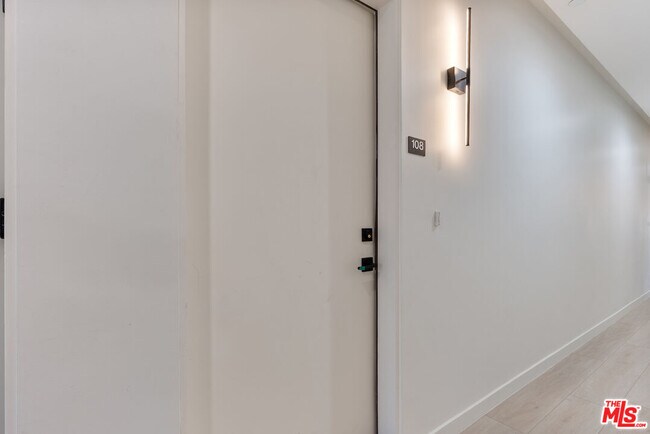 1124 Normandie Ave in Los Angeles, CA - Building Photo - Building Photo