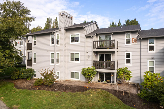 Coventry Place Apartments in Kenmore, WA - Building Photo - Primary Photo