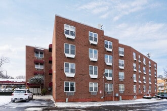 999 Forest Ave in Staten Island, NY - Building Photo - Building Photo