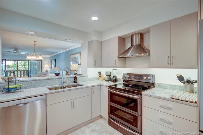 166 SE St Lucie Blvd in Stuart, FL - Building Photo - Building Photo