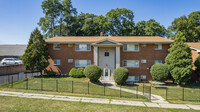 Williamsburg Apartments in Rockford, IL - Building Photo - Building Photo