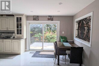 81 Oxford St in Richmond Hill, ON - Building Photo - Building Photo