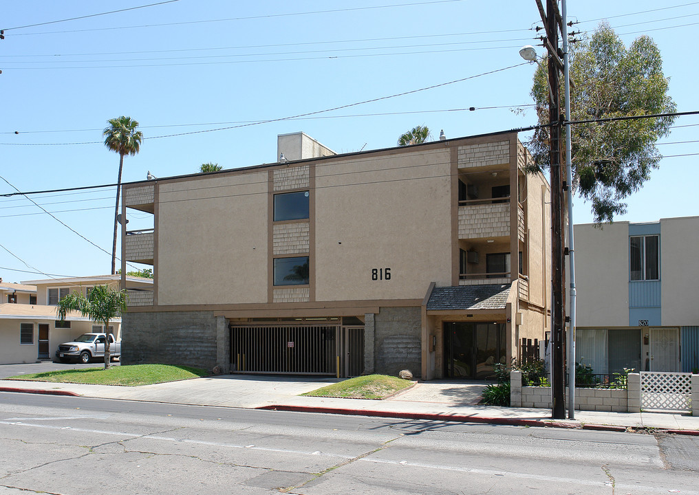 Washington Apartments in Santa Ana, CA - Building Photo