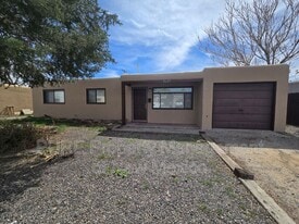 2625 E 22nd St in Farmington, NM - Building Photo