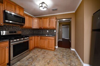 212 Hugh St in Sinton, TX - Building Photo - Building Photo