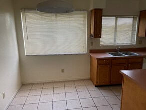 2536 N Corinthian Garden Dr in Nogales, AZ - Foto de edificio - Building Photo