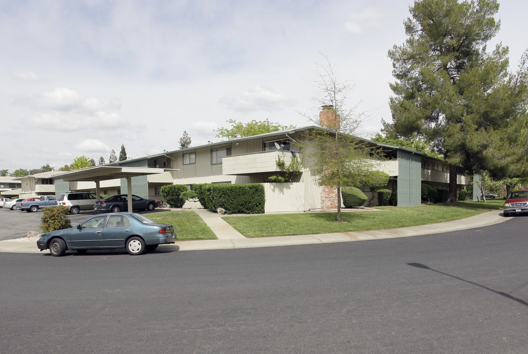 Sierra Gardens in Roseville, CA - Foto de edificio