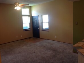 813 Mission Ave in Manhattan, KS - Building Photo - Building Photo