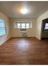 542 Auburn St in Modesto, CA - Building Photo - Building Photo