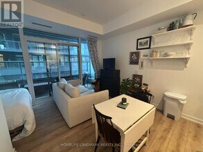 500 Dupont St in Toronto, ON - Building Photo - Building Photo