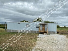 4991 Weatherford Rd in Midlothian, TX - Building Photo