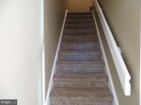 6403 Rolling Hill Dr in North Wales, PA - Building Photo