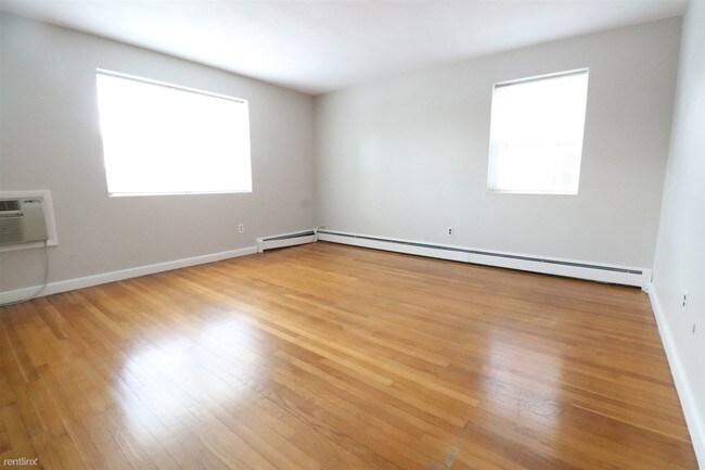 649 Washington St-Unit -Apt 3 in Boston, MA - Building Photo - Building Photo