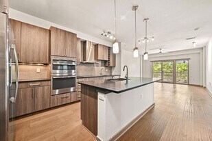 3600 S Lamar Blvd, Unit 213 in Austin, TX - Building Photo