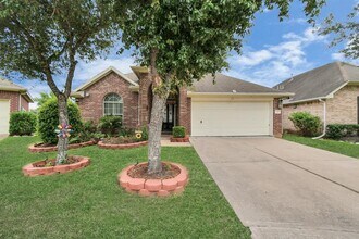 2103 Breezeway Ln in Pearland, TX - Building Photo - Building Photo