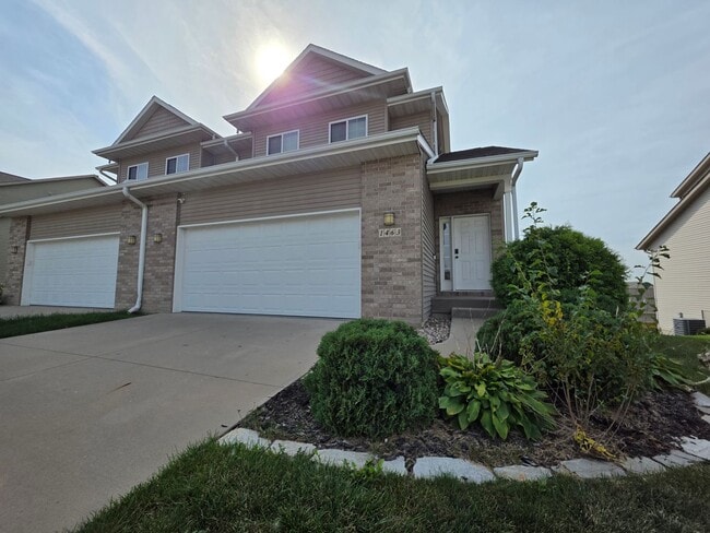 property at 1463 Palisades Dr
