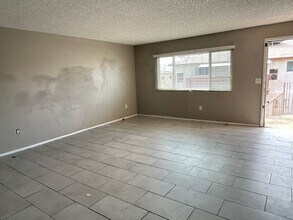 8122 N 33rd Ave in Phoenix, AZ - Building Photo - Building Photo