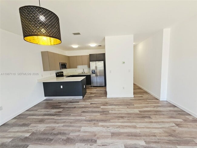 127 NE 184th Terrace in Miami, FL - Building Photo - Building Photo