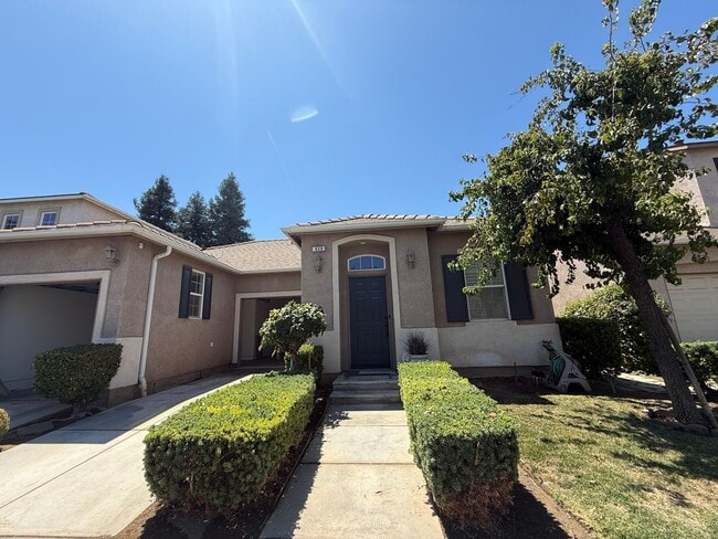 630 W Edinburgh Ln in Clovis, CA - Building Photo - Building Photo