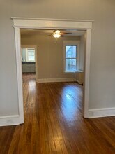 5271 Ridge Ave in Philadelphia, PA - Foto de edificio - Building Photo