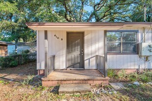 610b 32nd St in Niceville, FL - Building Photo