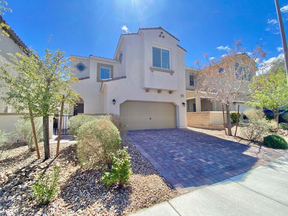 9689 Canyon Landing Ave in Las Vegas, NV - Building Photo