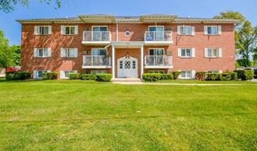 Orchard Apartments in Round Lake, IL - Building Photo