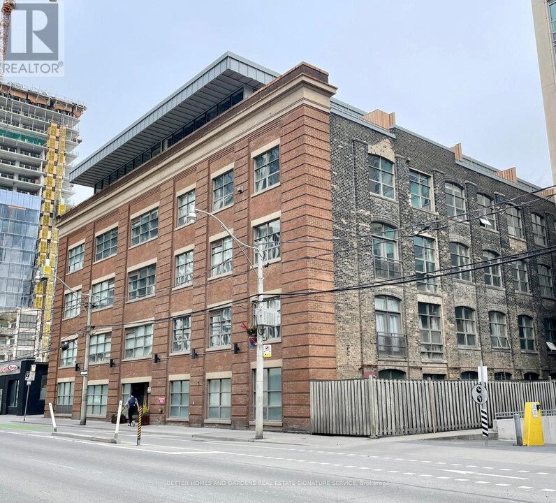 383-383 Adelaide St E in Toronto, ON - Building Photo