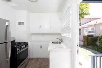 2065 Emerald St in San Diego, CA - Building Photo - Building Photo