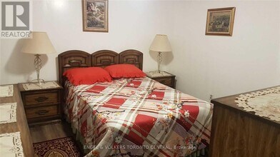 9 Shademaster Ct in Toronto, ON - Building Photo - Building Photo