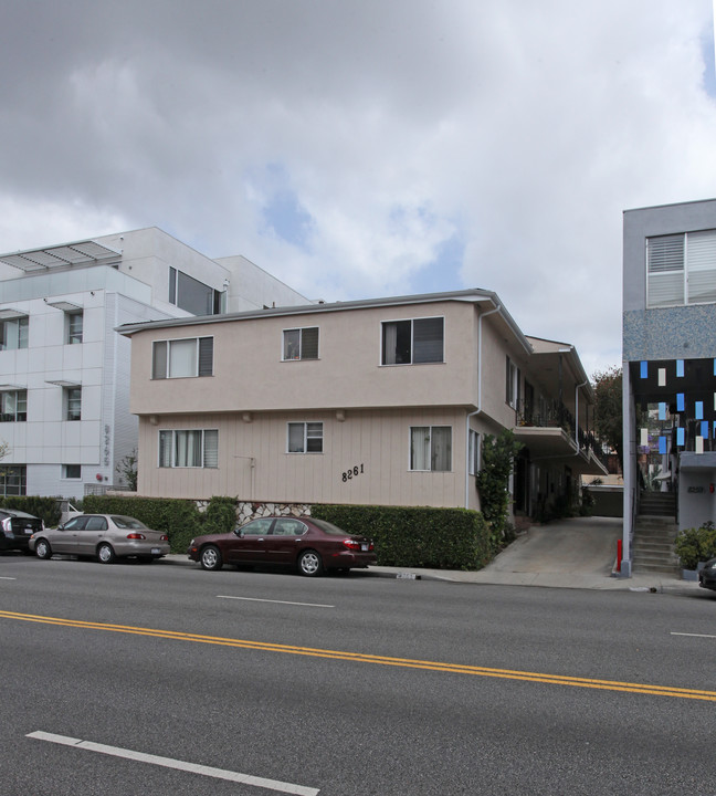 8261 Fountain Ave in West Hollywood, CA - Foto de edificio