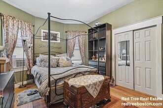 24 Weld Hill St, Unit 4 in Boston, MA - Foto de edificio - Building Photo