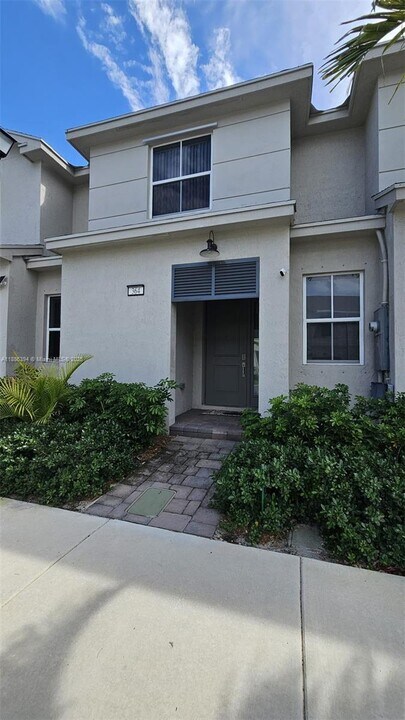364 NW 8th Ct in Pompano Beach, FL - Building Photo