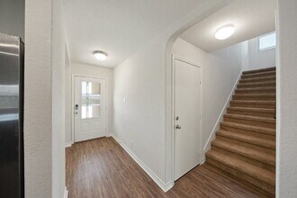 907 Red Crossbill in San Antonio, TX - Building Photo - Building Photo