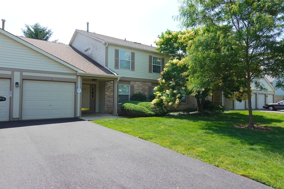 210 Crestview Dr in Wauconda, IL - Building Photo