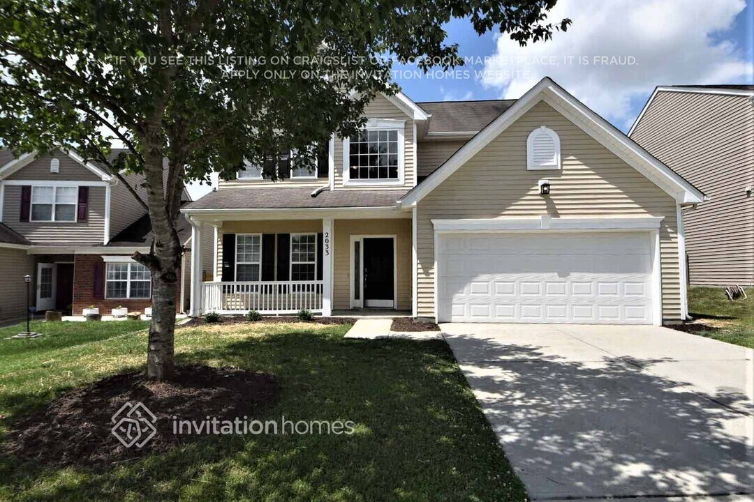 2033 Moss Creek Dr in Harrisburg, NC - Building Photo