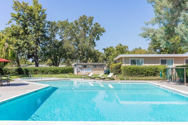 Parkside Apartments in Davis, CA - Foto de edificio - Building Photo