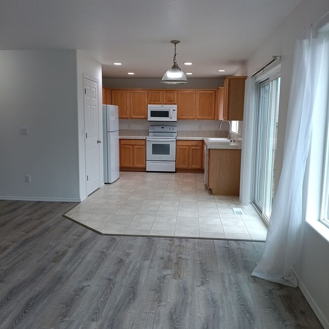 211 Churchill Downs St SE in Albany, OR - Building Photo - Building Photo